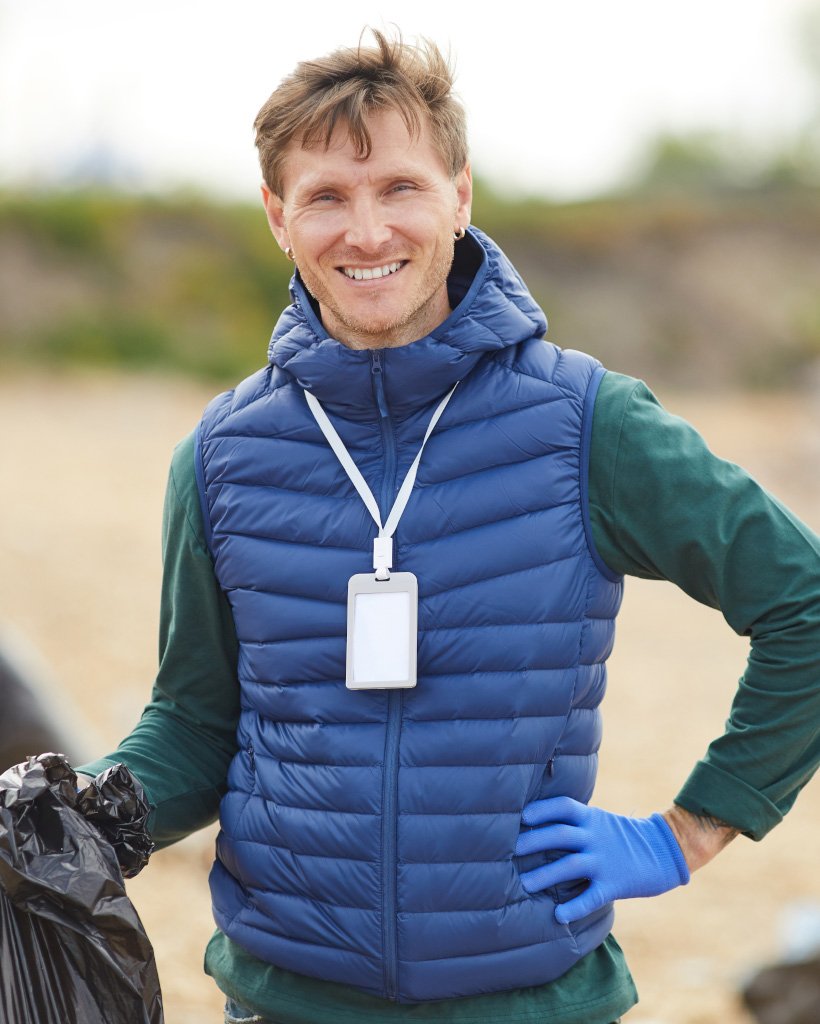 volunteer-with-garbage-outdoors-7GJ5W9M.jpg